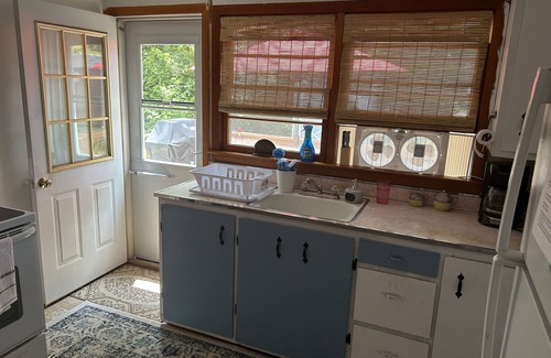 Niantic Cottage | Black Point Beach Cottage, Walk to Beach, Relaxing, Family Friendly, Safe!