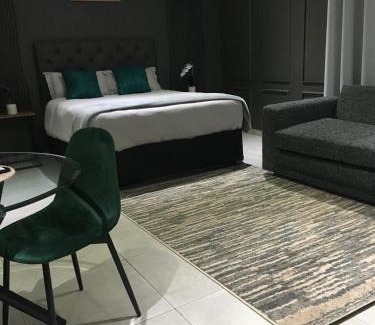 Greater Johannesburg Metropolitan Area Apartment | Black Rose Guesthouse