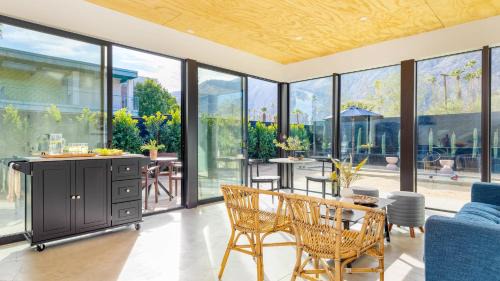 Downtown Palm Springs Apartment | Blackhaus C: 4 Bedroom Suite by AvantStay 4-Room Retreat