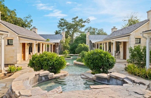 Fredericksburg Cabin | Blacksmith Quarters: The Cornelia 1 BR|Hot Tub|DT