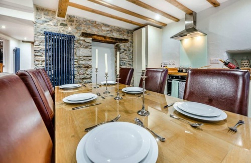 Pembroke Cottage | Blacksmiths Cottage - sleeps 6 guests in 3 bedrooms