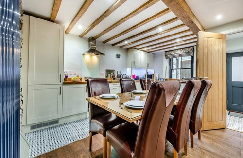 Pembroke Cottage | Blacksmiths Cottage - sleeps 6 guests in 3 bedrooms