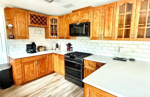 Harold House | Blackwater Bay Bungalow - Pet friendly waterfront home!