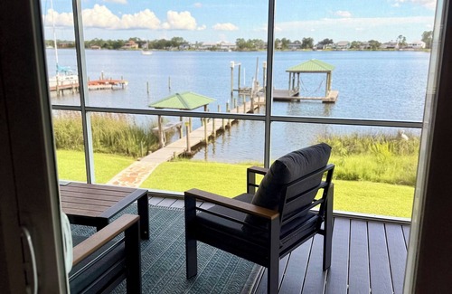 Harold House | Blackwater Bay Bungalow - Pet friendly waterfront home!