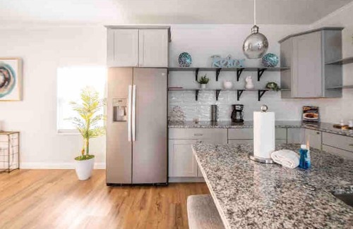 Warrington Villa | Blanc Villa | Luxury Apt. near NAS & Downtown