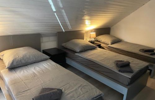 Rhein-Erft-Kreis District Apartment | Blauer Stein 07 Haus - 3 FeWo bis 25 Personen - WH08 4 SZ, 10 Betten - WH09 3 SZ, 7 Betten - WH10 2 SZ 8 Betten