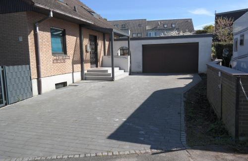 Rhein-Erft-Kreis District Apartment | Blauer Stein 07 Haus - 3 FeWo bis 25 Personen - WH08 4 SZ, 10 Betten - WH09 3 SZ, 7 Betten - WH10 2 SZ 8 Betten