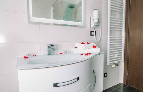 Zasip Apartment | Bled Prestigious and Stylish Apartments - Two Bedroom Apartment with Balcony