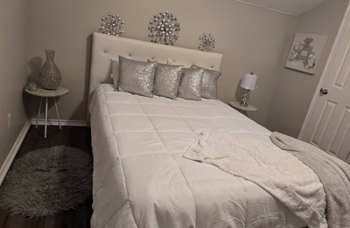 Forney House | Bling, bling room in enjoyable, peaceful, house with AC in charming Forney Texas