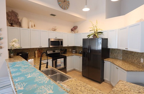 Alice Town House | Bliss On The Bay; Private Bayfront Home