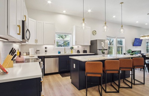 Downtown San Antonio House | Blissful 5BR/3BA Haven Near Riverwalk & Downtown!