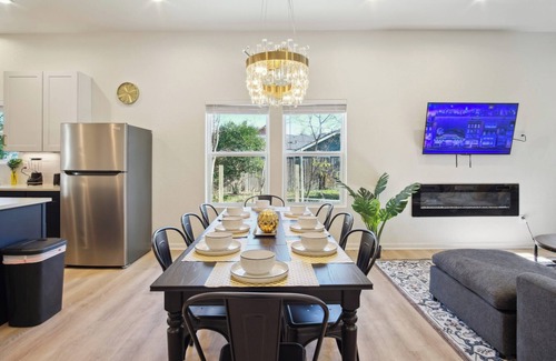Downtown San Antonio House | Blissful 5BR/3BA Haven Near Riverwalk & Downtown!