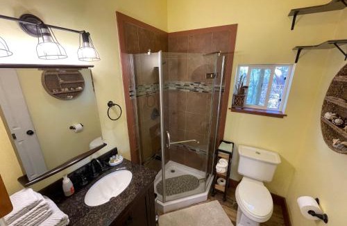 Iowa Hill Apartment | Blissful Acres hilltop cottage