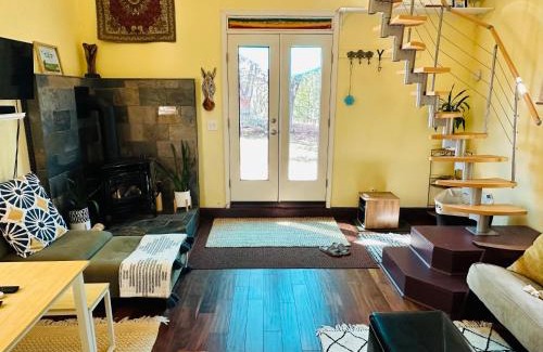 Iowa Hill Apartment | Blissful Acres hilltop cottage