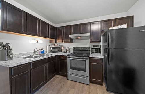 Sterling Heights Apartment | Blissful Coziness 1BD W Free parking n Fast Wi-fi