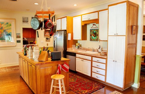 Cobham House | Blissful Kismet Cottage | Pool with Mountain Views & Easy Access to C'ville