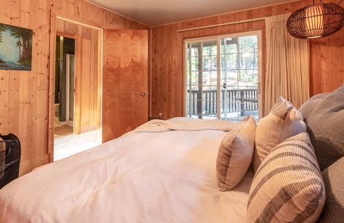 Arnold Ski Chalet | Blissful Pines - 30 mins from Bear Valley Skiing