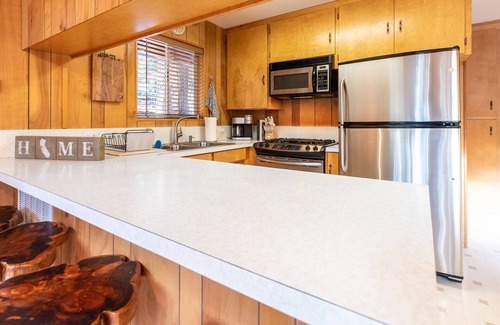 Arnold Ski Chalet | Blissful Pines - 30 mins from Bear Valley Skiing