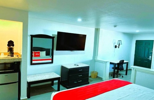 Oakville Hotel | Blissful Room Near Dairy Queen – Pool, Pets Allowed & Parking Included