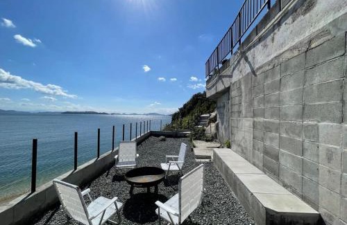 Kurahashi House | bLOCAL Sugawa House - Exclusive Seaside Escape in Ocean House