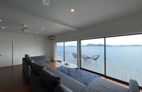 Kurahashi House | bLOCAL Sugawa House - Exclusive Seaside Escape in Ocean House