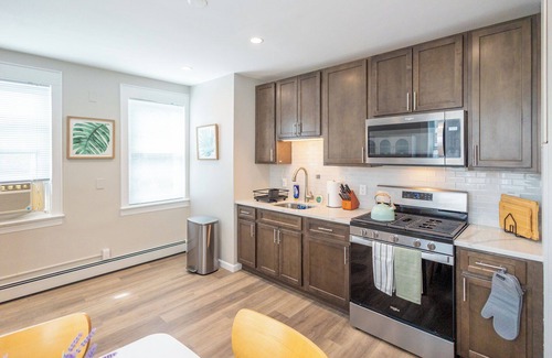 Ampere Apartment | Bloomfield 2BR, Pets OK, Park2Cars, Laundry, Fios, Safe, Quiet, Convenient