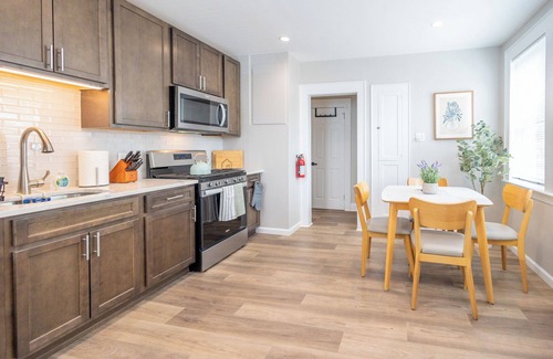 Ampere Apartment | Bloomfield 2BR, Pets OK, Park2Cars, Laundry, Fios, Safe, Quiet, Convenient