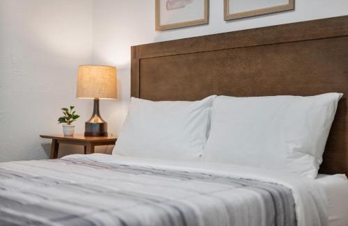 Pittsburgh House | Bloomfield Pittsburgh B Stylish and Cozy Private Bedroom, Shared Bathroom, with Free Parking