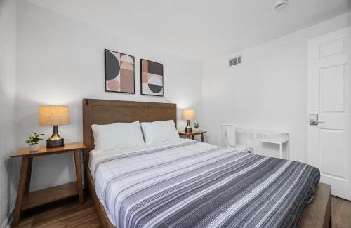 Pittsburgh House | Bloomfield Pittsburgh F Stylish Cozy Private Bedroom, Shared Bathroom, with Free Parking