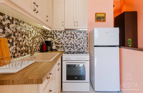 Ano Poli Apartment | Blooming Yard Studio Apartment, Vesta Philoxenia