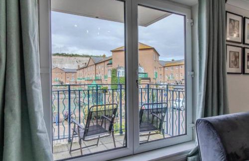 Seafront Apartment | Bloomsaway FreeParking 3Bedrooms BN278NEP