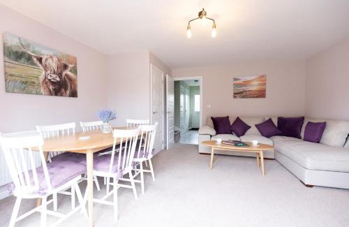 Shrewsbury House | BLOSSOM LODGE - Spacious 3 Bed Property with Large Garden Space