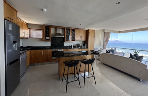 Bloubergstrand Apartment | Bloubergstrand Penthouse Style apartment, private pool and fantastic views