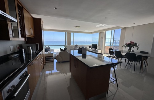 Bloubergstrand Apartment | Bloubergstrand Penthouse Style apartment, private pool and fantastic views