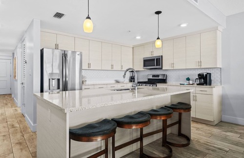 Fort Walton Beach Condo | Blu 205 ~ Oceanfront 4BR/3BA ~ True Luxury + 2 SETS Free Beach Svc