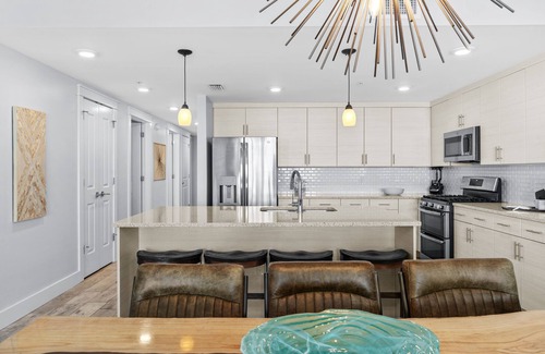 Fort Walton Beach Condo | Blu 205 ~ Oceanfront 4BR/3BA ~ True Luxury + 2 SETS Free Beach Svc