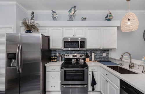 Central Naples House | Blue Bayou Oasis * Luxury Pool home & Sunshine!