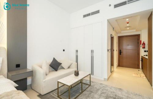 Dubai Apartment | Blue Breeze - Trendy Studio with Balcony & Stylish Interiors