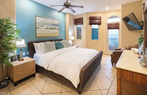 Sandy Beach Resort | BLUE BUNGALOW 2B/2B LUXURY Condo: Bella Sirena.