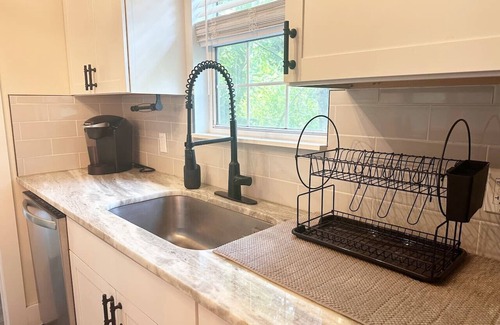 St. Augustine House | Blue Bungalow-5 min drive to downtown-pet friendly