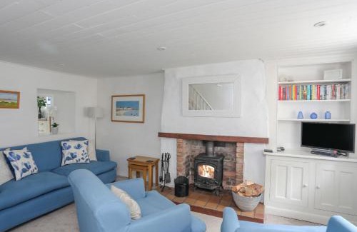 Beaumaris House | Blue Cottage