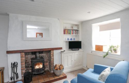 Beaumaris House | Blue Cottage