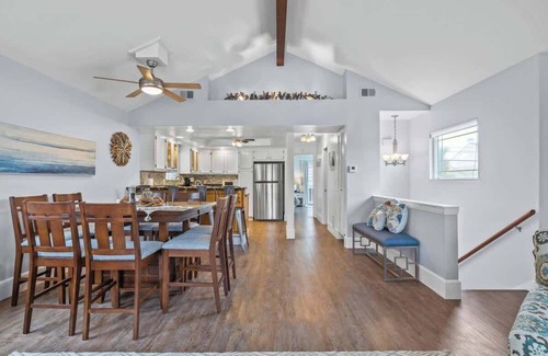 Silver Strand House | Blue Crush with SUP, Rooftop Deck & Firepit
