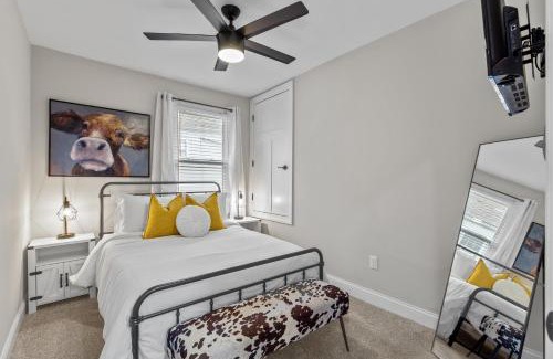 St. Louis House | Blue Door Bungalow | JZ Vacation Rentals