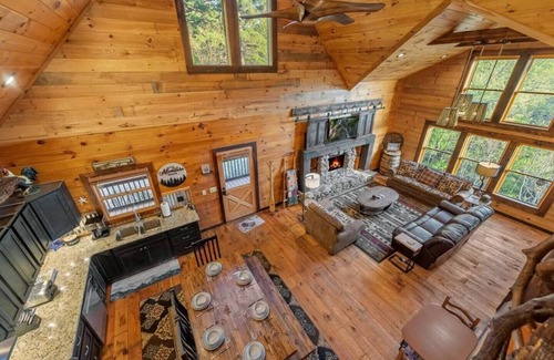 Foxfire Estates Cabin | *Blue Fox Den*Retreat~Golf~Views~Arcade~HotTub