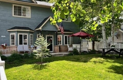 Ouray House | Blue Haven 5BR/3.5BA - Smaller Group Discounts Available!