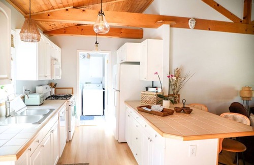 New Buffalo Cottage | Blue Haven Cottage - New Buffalo Beach, near Wineries & Breweries