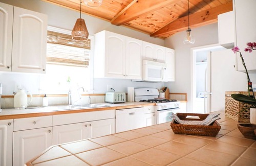 New Buffalo Cottage | Blue Haven Cottage - New Buffalo Beach, near Wineries & Breweries