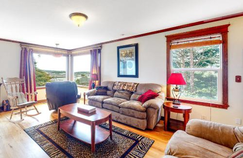Newport House | Blue Heron Bluff