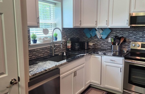 Gulf Breeze Cottage | Blue Heron Cottage – Cozy Family Retreat